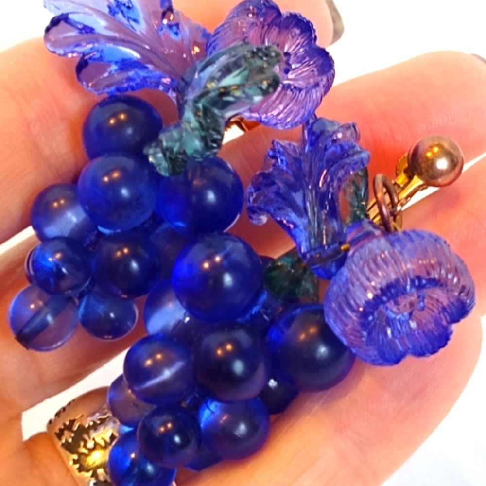 Vintage Lucite Grape Cluster Clip On Screw back Earrings Dangle Glam